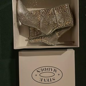 Steve Madden cryatalle rhinestone bootie